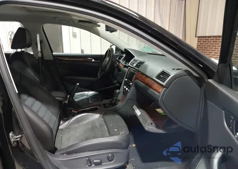 2013 Volkswagen Passat 2.5L Sel Premium z USA, uszkodzony, nr VIN 1VWCP7A38DC069045